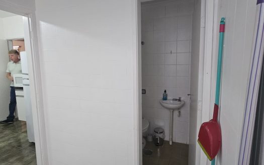 Prédio  fte mar , 2 dorms, 2 vagas, depe empregada, lazer Embare