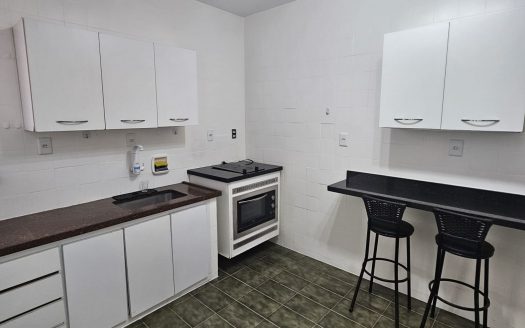 Prédio  fte mar , 2 dorms, 2 vagas, depe empregada, lazer Embare