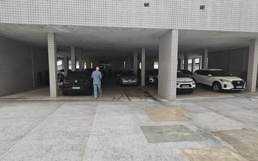 Prédio  fte mar , 2 dorms, 2 vagas, depe empregada, lazer Embare